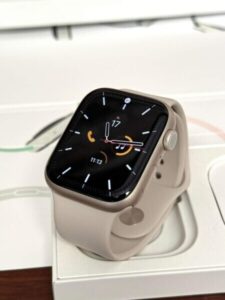 Apple Watch สีครีมพร้อมหน้าจอดิจิทัลและกล่องอุปกรณ์ครบชุด Money2Plus.com รับจำนำ Apple Watch รับซื้อ ให้ราคาสูง บางนา