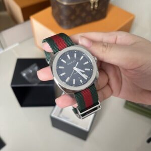 นาฬิกา Gucci สายผ้าสีเขียวแดงพร้อมหน้าปัดสีดำสุดหรู Money2Plus.com รับจำนำนาฬิกา รับซื้อ ให้ราคาสูง ปลอดภัย บางรัก