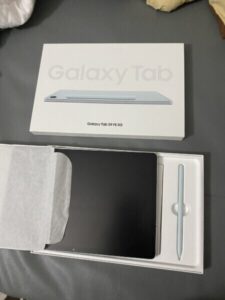 Samsung Galaxy Tab S9 FE 5G พร้อมกล่องและปากกา S Pen สีฟ้าอ่อนอุปกรณ์ครบชุด Money2Plus.com รับจำนำแท็บเล็ต Samsung รับซื้อ ให้ราคาสูง ปลอดภัย ได้เงินทันที มีสาขาใกล้บางกะปิ